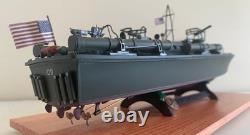 PT-109 DE LA SECONDE GUERRE MONDIALE COMMANDÉ PAR LE LTJG. JOHN KENNEDY - Échelle 1:72 CONSTRUIT PAR UN PROFESSIONNEL AVEC SOCLE EN BOIS