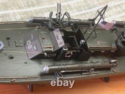 PT-109 DE LA SECONDE GUERRE MONDIALE COMMANDÉ PAR LE LTJG. JOHN KENNEDY - Échelle 1:72 CONSTRUIT PAR UN PROFESSIONNEL AVEC SOCLE EN BOIS