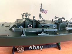 PT-109 DE LA SECONDE GUERRE MONDIALE COMMANDÉ PAR LE LTJG. JOHN KENNEDY - Échelle 1:72 CONSTRUIT PAR UN PROFESSIONNEL AVEC SOCLE EN BOIS