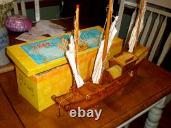 RARE maquette vintage en bois des années 1960 de jonque d’exportation des Arts et Métiers nationaux chinois, très bon état