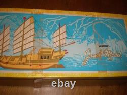 RARE maquette vintage en bois des années 1960 de jonque d’exportation des Arts et Métiers nationaux chinois, très bon état