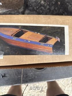 Rare kit de bateau modèle Runabout en acajou de 1940 fabriqué par Cris Craft. Neuf dans sa boîte.