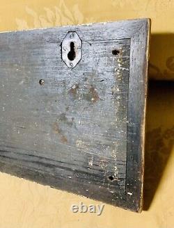 Rare modèle réduit de bateau en demi-coque de charpentier naval du 19ème siècle en acajou et érable burl.