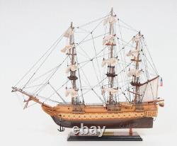 Réplique en bois de petit bateau USS Constitution de 22 pouces