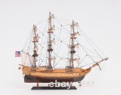 Réplique en bois de petit bateau USS Constitution de 22 pouces