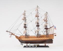 Réplique en bois de petit bateau USS Constitution de 22 pouces