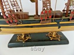 Réplique en bois détaillée du modèle nautique vintage de la Veste Rouge Clipper d'occasion