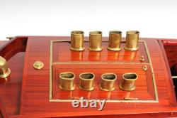 Réplique en bois du modèle de bateau à moteur DIXIE II