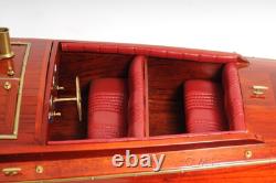 Réplique en bois du modèle de bateau à moteur DIXIE II