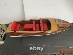 Très grand modèle de bateau Criss Craft de 35 pouces de longueur