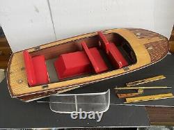 Très grand modèle de bateau Criss Craft de 35 pouces de longueur
