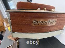 Très grand modèle de bateau Criss Craft de 35 pouces de longueur
