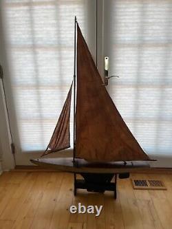 Voilier de bassin ancien vintage en bois et métal avec quille de 39 pouces