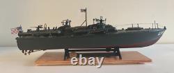 WW2 PT-109 COMMANDÉE PAR LTJG. JOHN KENNEDY - Échelle 1:72 CONSTRUITE PAR UN PROFESSIONNEL AVEC SOCLE EN BOIS