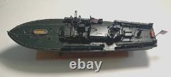 WW2 PT-109 COMMANDÉE PAR LTJG. JOHN KENNEDY - Échelle 1:72 CONSTRUITE PAR UN PROFESSIONNEL AVEC SOCLE EN BOIS
