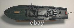 WW2 PT-109 COMMANDÉE PAR LTJG. JOHN KENNEDY - Échelle 1:72 CONSTRUITE PAR UN PROFESSIONNEL AVEC SOCLE EN BOIS