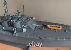 WW2 PT-109 COMMANDÉ PAR LE LTJG. JOHN KENNEDY - Échelle 1/72 CONSTRUIT PAR UN PROFESSIONNEL AVEC SOCLE EN BOIS