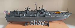 WW2 PT-109 COMMANDÉ PAR LE LTJG. JOHN KENNEDY - Échelle 1/72 CONSTRUIT PAR UN PROFESSIONNEL AVEC SOCLE EN BOIS