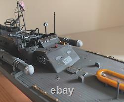 WW2 PT-109 COMMANDÉ PAR LE LTJG. JOHN KENNEDY - Échelle 1/72 CONSTRUIT PAR UN PROFESSIONNEL AVEC SOCLE EN BOIS