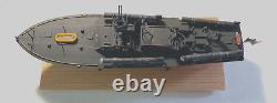 WW2 PT-109 COMMANDÉ PAR LE LTJG. JOHN KENNEDY - Échelle 1/72 CONSTRUIT PAR UN PROFESSIONNEL AVEC SOCLE EN BOIS