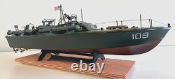 WW2 PT-109 COMMANDÉ PAR LE LTJG. JOHN KENNEDY - Échelle 1/72 FABRIQUÉE PAR UN PROFESSIONNEL AVEC SOCLE EN BOIS