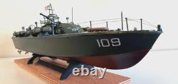 WW2 PT-109 COMMANDÉ PAR LE LTJG. JOHN KENNEDY - Échelle 1/72 FABRIQUÉE PAR UN PROFESSIONNEL AVEC SOCLE EN BOIS