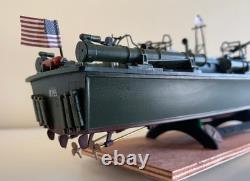 WW2 PT-109 COMMANDÉ PAR LE LTJG. JOHN KENNEDY - Échelle 1/72 FABRIQUÉE PAR UN PROFESSIONNEL AVEC SOCLE EN BOIS