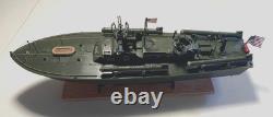 WW2 PT-109 COMMANDÉ PAR LE LTJG. JOHN KENNEDY - Échelle 1/72 FABRIQUÉE PAR UN PROFESSIONNEL AVEC SOCLE EN BOIS