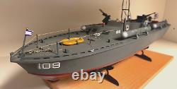 WW2 PT-109 COMMANDÉ PAR LTJG. JOHN KENNEDY - Échelle 164 CONSTRUIT PAR DES PROFESSIONNELS AVEC SOCLE EN BOIS