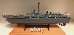 WW2 PT-109 COMMANDÉ PAR LTJG. JOHN KENNEDY - Échelle 164 CONSTRUIT PAR DES PROFESSIONNELS AVEC SOCLE EN BOIS