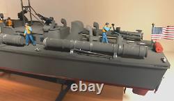 WW2 PT-109 COMMANDÉ PAR LTJG. JOHN KENNEDY - Échelle 164 CONSTRUIT PAR DES PROFESSIONNELS AVEC SOCLE EN BOIS