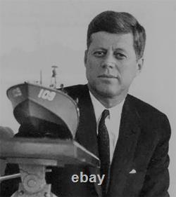 WW2 PT-109 COMMANDÉ PAR LTJG. JOHN KENNEDY - Échelle 164 FABRIQUÉ À LA MAIN AVEC SOCLE EN BOIS