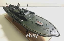 WW2 PT-109 commandé par le lieutenant (j.g.) John Kennedy - échelle 1/72, préassemblé avec base en bois