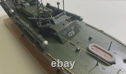 WW2 PT-109 commandé par le lieutenant (j.g.) John Kennedy - échelle 1/72, préassemblé avec base en bois