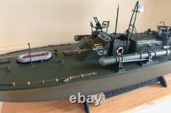 WW2 PT-109 commandé par le lieutenant (j.g.) John Kennedy - échelle 1/72, préassemblé avec base en bois