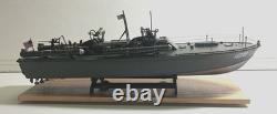 WW2 PT-109 commandé par le lieutenant (j.g.) John Kennedy - échelle 1/72, préassemblé avec base en bois