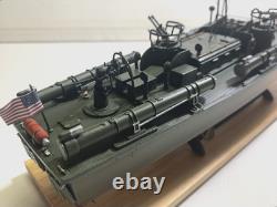 WW2 PT-109 commandé par le lieutenant (j.g.) John Kennedy - échelle 1/72, préassemblé avec base en bois