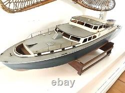 Yacht à moteur intrépide de Dauntless, modèle de bateau Dumas de 50 pouces