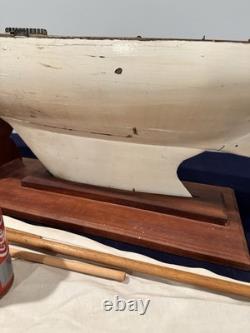 Yacht de bassin à voile libre antique des années 1920 de grande taille Vanne auto-dirigeante Marblehead 1M