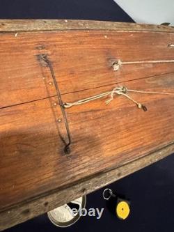 Yacht de bassin à voile libre antique des années 1920 de grande taille Vanne auto-dirigeante Marblehead 1M