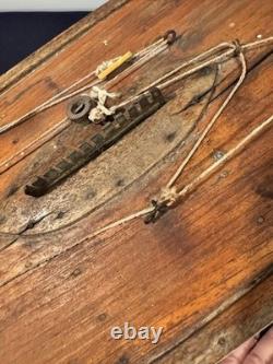 Yacht de bassin à voile libre antique des années 1920 de grande taille Vanne auto-dirigeante Marblehead 1M