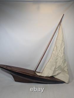 Yacht de bassin vintage antique en bois à restaurer noir 3 pieds