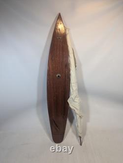 Yacht de bassin vintage antique en bois à restaurer noir 3 pieds